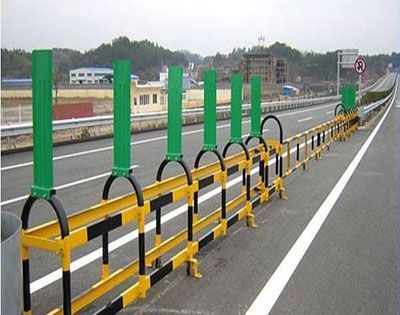 中央活動護欄
